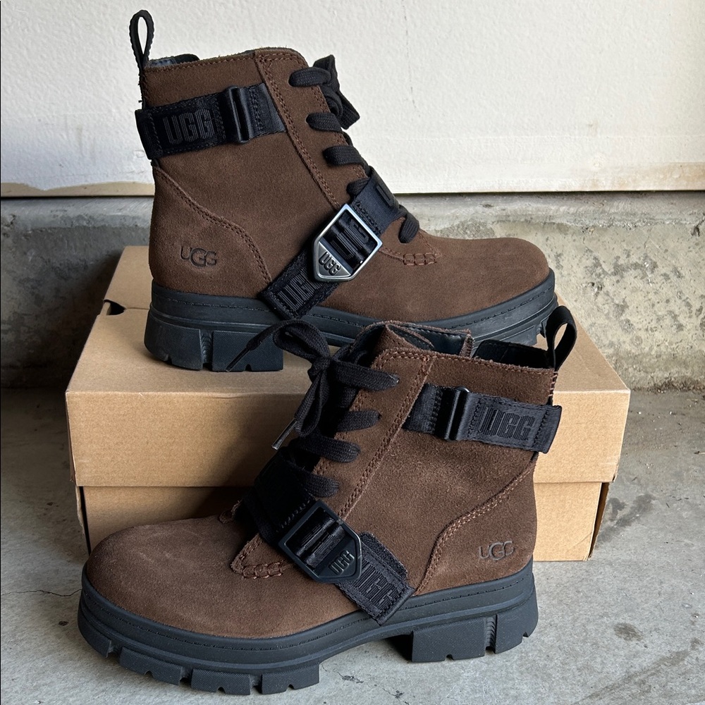 UGG Womens Ashton Boots Lace Up Size 8.5 Nwt